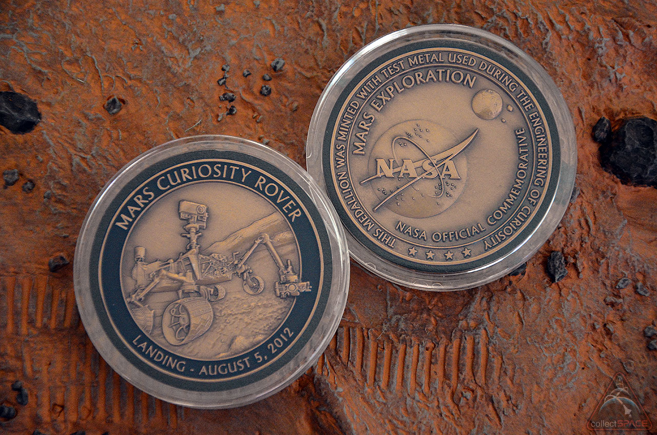 NASA Medallion Commemorates Curiosity Rover's 1st Year on Mars
